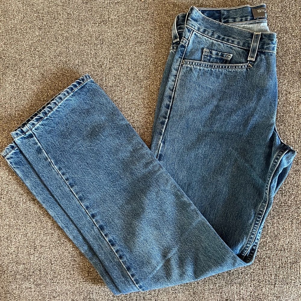 Levi’s silver tab jeans. Loose fit dad jeans mid/low rise